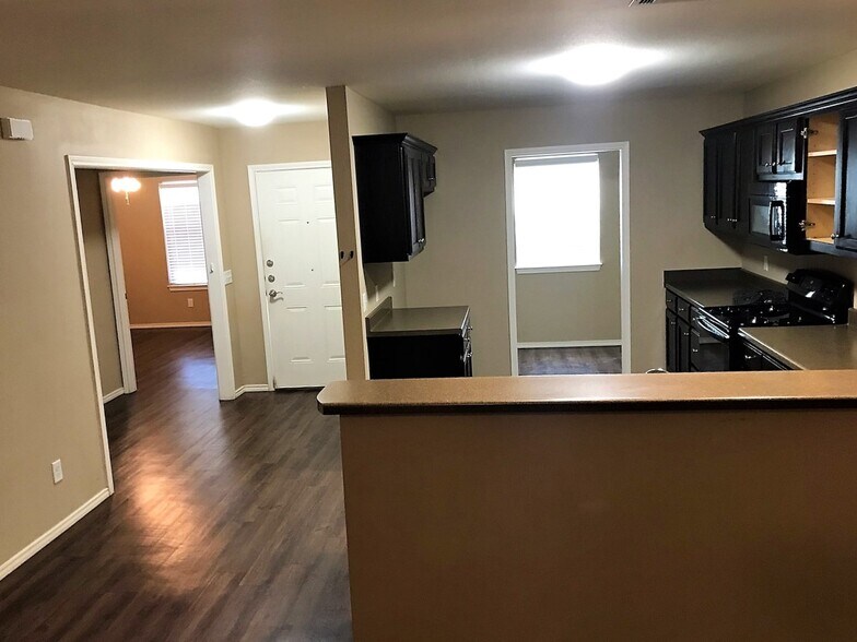 Building Photo - 4220 Castlegate Dr