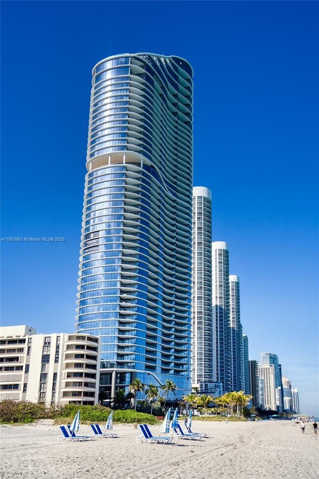 Building Photo - 15701 Collins Ave