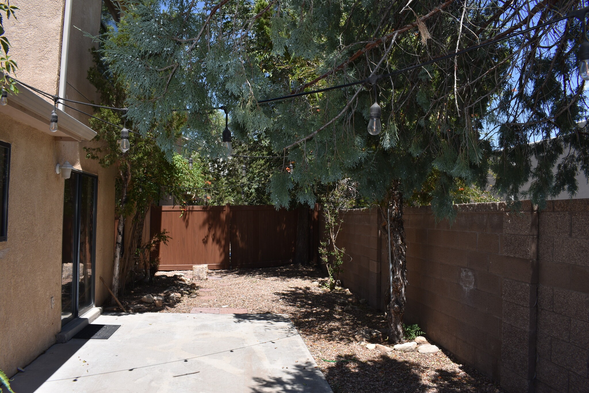 Building Photo - 8600 Simi Ln NE