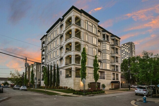 Building Photo - 2221 Welch St