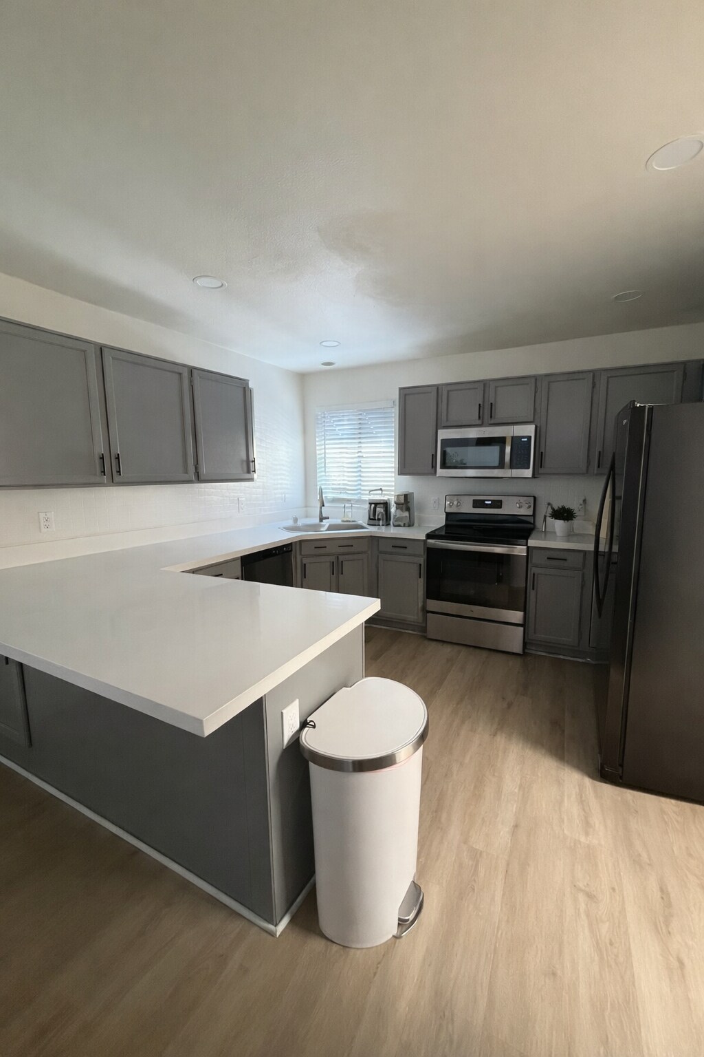 Kitchen - 220 N 22nd Pl
