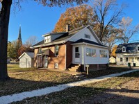 Building Photo - Newley Remodeled 2 Bedroom Home