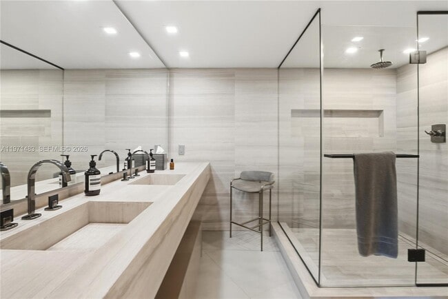 Building Photo - 2127 Brickell Ave