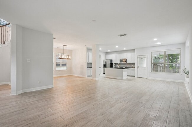 Building Photo - 90 Panterra Way
