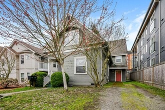 Building Photo - Leasing NOW -- Excellent 7 Bedroom/3 Bathroom Unit Near UW