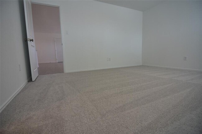 Building Photo - 275 Bugbee