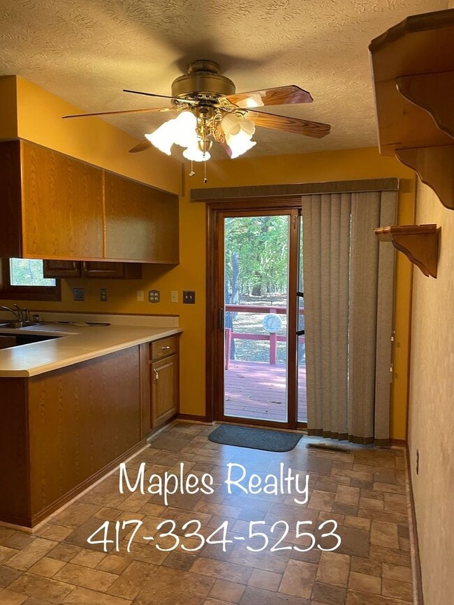 Building Photo - NEW LISTING - 3 bedroom, 2.5 bath in Ridgedale, MO near Big Cedar Lodge