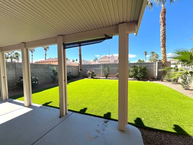 Building Photo - **$800 OFF MOVE IN BY 12/01/25**Spacious 3 Bedroom, 2.5 Bath Home with No HOA and Modern Finishes