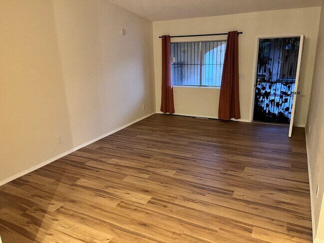 Building Photo - 4150 N Fremont Ave