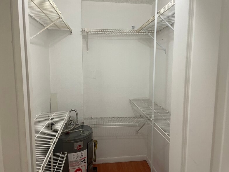 Walk-in closet - 8215 Lake Dr