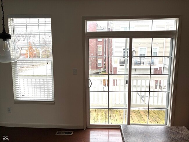 Building Photo - 420 W Main St