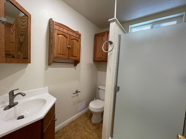 Building Photo - Beautiful and Spacious Pet-Friendly Home!