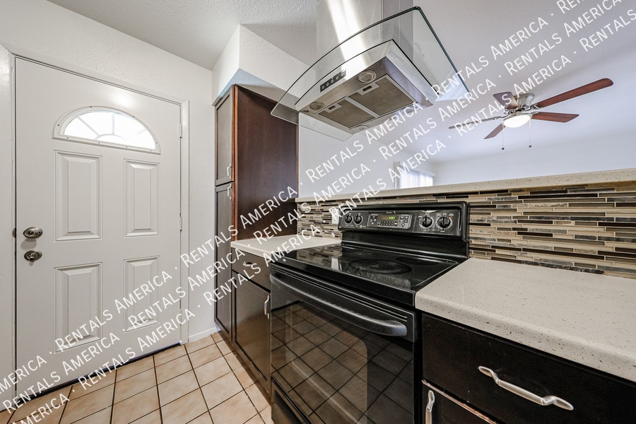 Building Photo - 2156 E Yale Dr