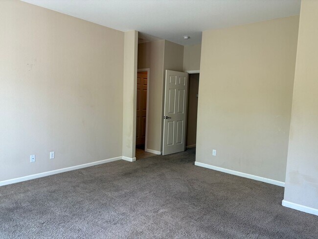 Building Photo - Move-In Ready 2-Story Home by Virginia Lake