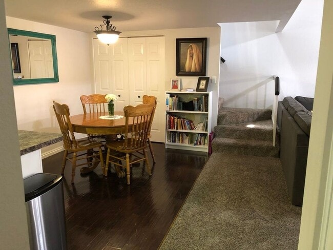 Building Photo - Beautiful Downtown Home!