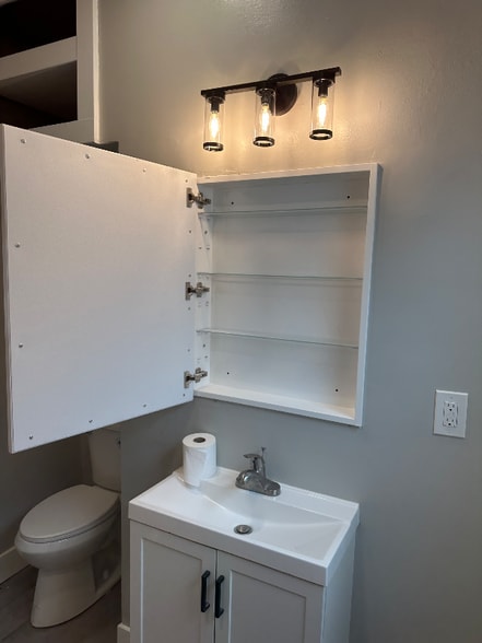 Building Photo - 401 E 15th St