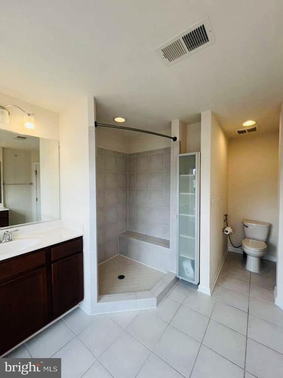 Building Photo - 7440 Riding Meadow Way