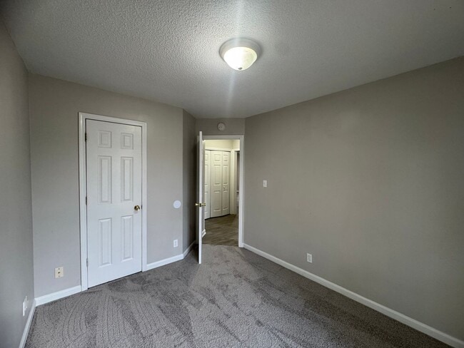 Building Photo - Single Family Home in Clarksville