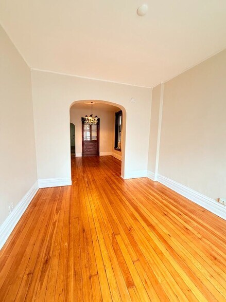 Building Photo - 1013 N Winchester Ave