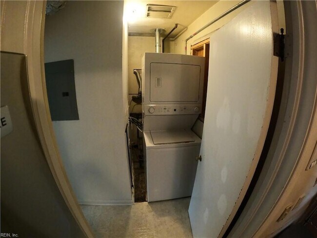 Building Photo - 1725 W 49th St