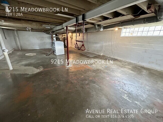 Building Photo - 9215 Meadowbrook Ln