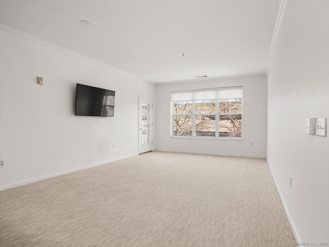 Building Photo - 35 W Broad St