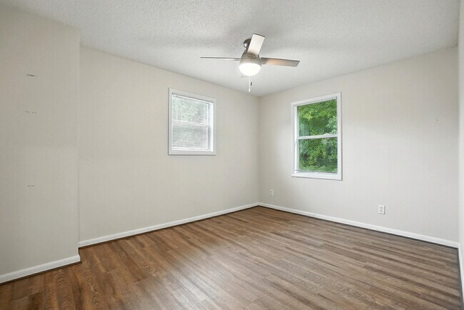 Building Photo - 1101 Surry Ln