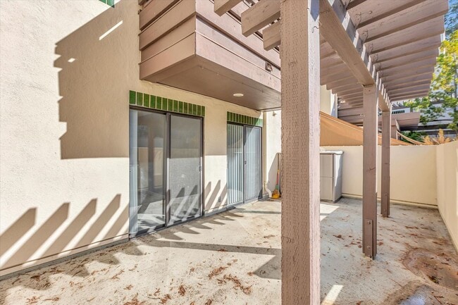 Building Photo - 181 Centre St