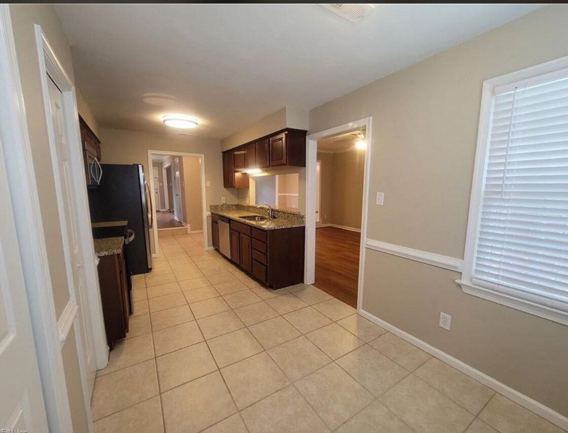 Building Photo - 5333 Kindlewood Dr