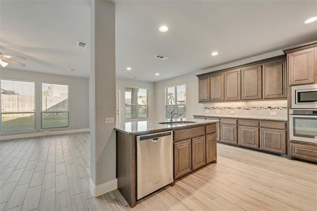 Building Photo - 500 Lakeview Dr