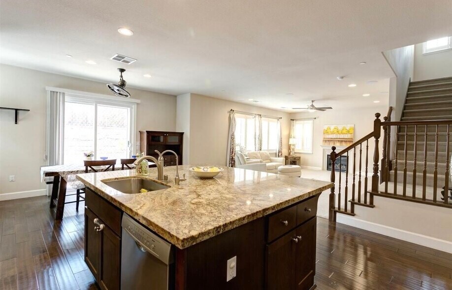 Building Photo - 4628 Kinsley St