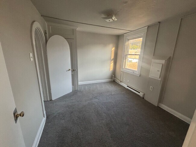 Building Photo - 7274 Radbourne Rd