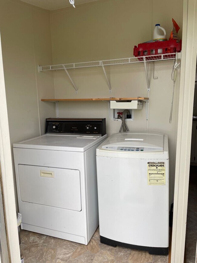 Building Photo - 2 bed, 2 bath mobile home located in the Denton area!