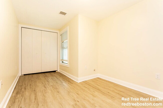 Building Photo - 476 Fulton St