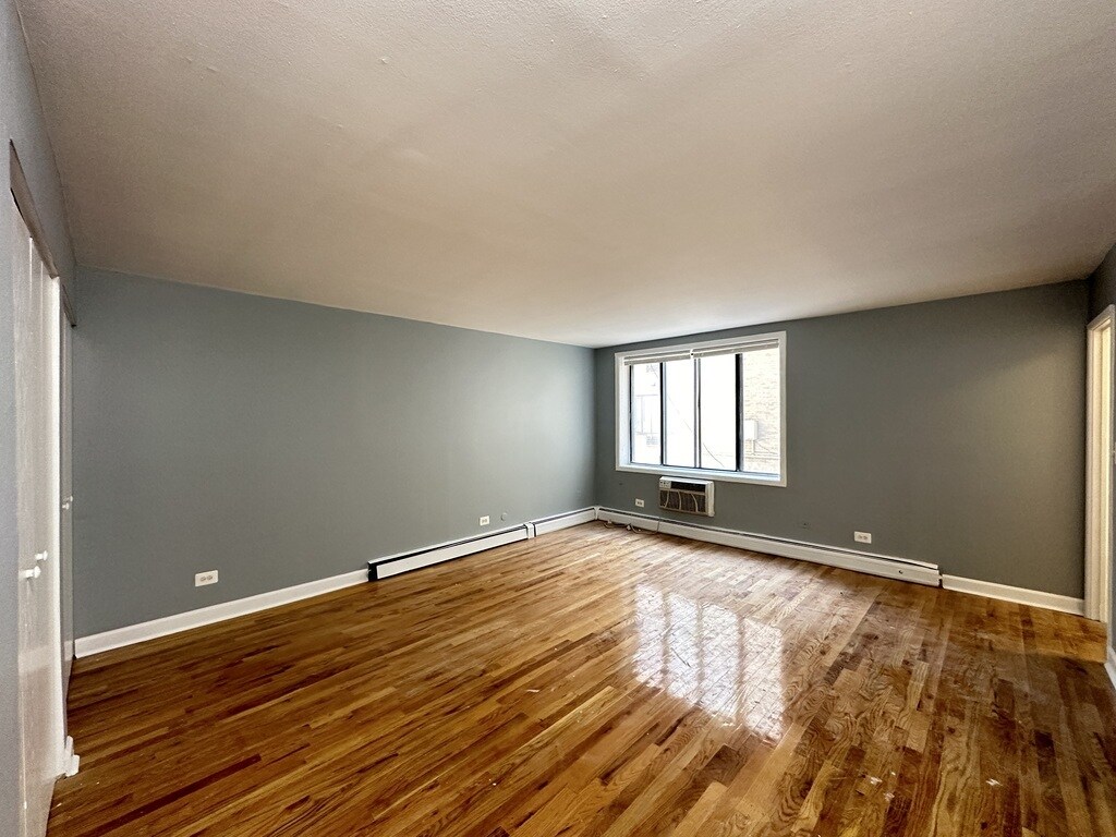 Building Photo - 1515 W Morse Ave