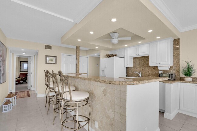Building Photo - 5440 N Ocean Dr