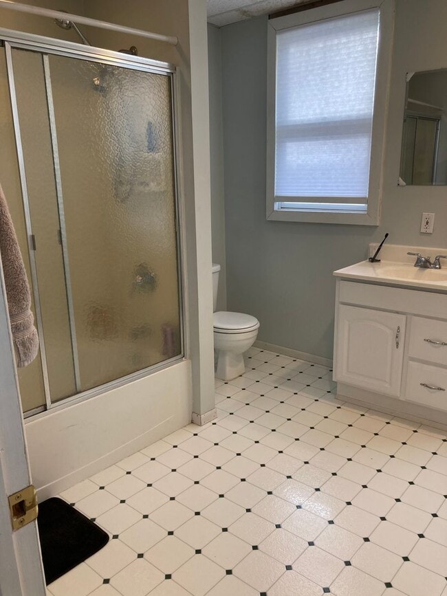 Building Photo - 3+ Bedroom / 2 Bath Single Family Home!