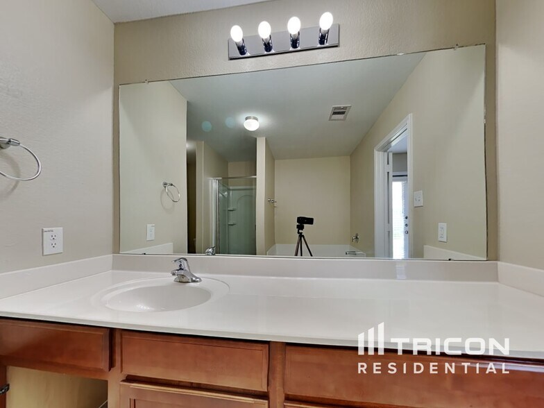 Building Photo - 308 Summer Horse Dr