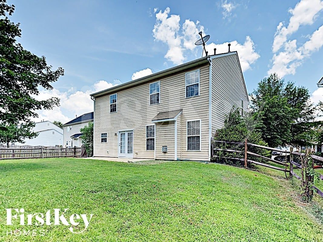 Building Photo - 5705 Lindley Crescent Dr