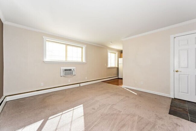 Building Photo - Cozy 1 Bed, 1 Bath Condo with Essential Amenities / Available Now!