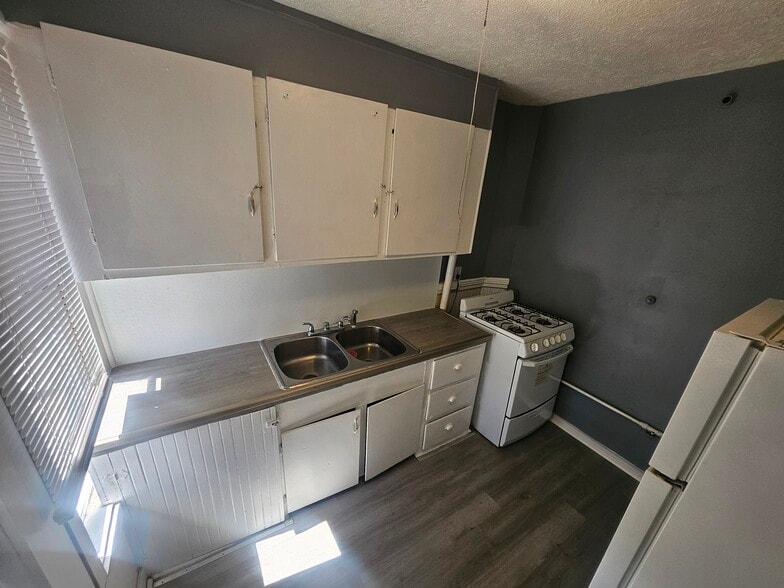 Building Photo - 287 Lake Ave