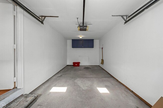 Building Photo - 24692 N Meadow Dr