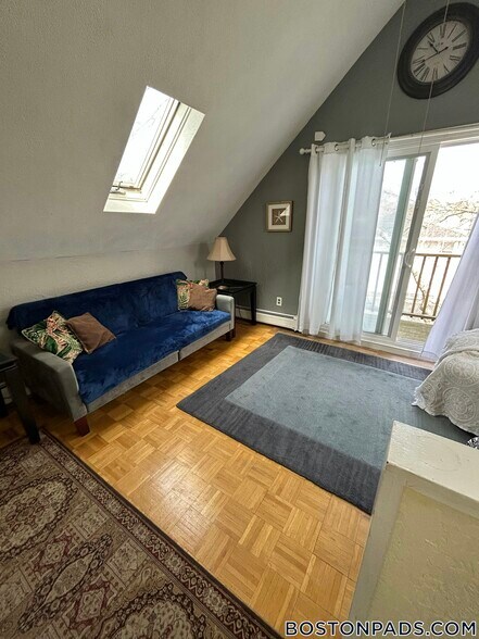 Building Photo - 370 Main St