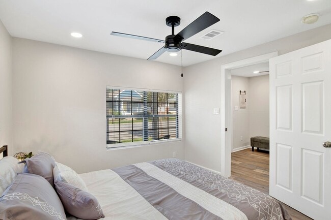 Building Photo - Furnished Downtown Pensacola Home For Rent