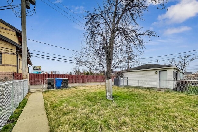 Building Photo - 6210 N Harding Ave