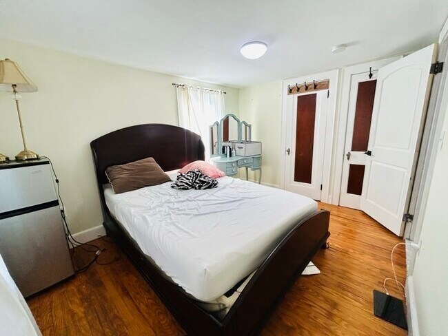 Building Photo - 182 West St