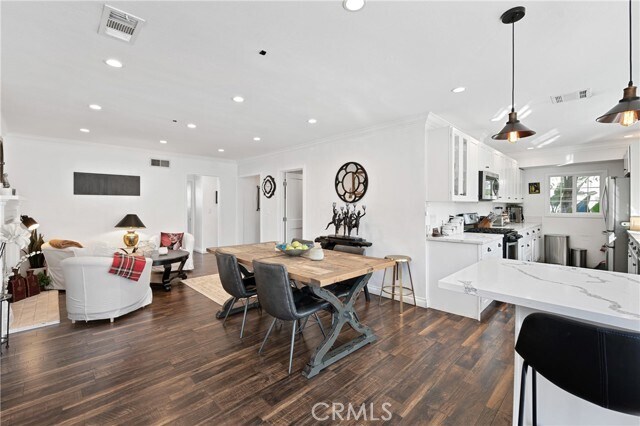 Building Photo - 20852 Kittridge St