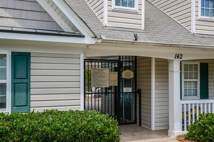 Building Photo - 241 Weatherstone Pointe Dr