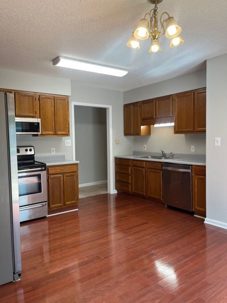 Building Photo - One level living in highly sought Bluegras...