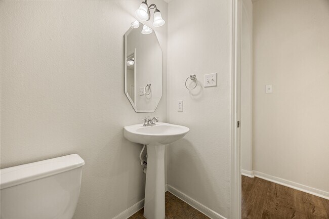 Building Photo - 7711 Summer Shore Dr